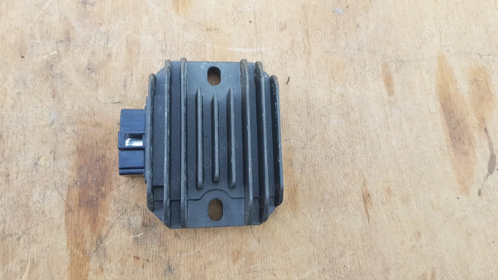 Malaguti Madison 250 feszültségszabályzó