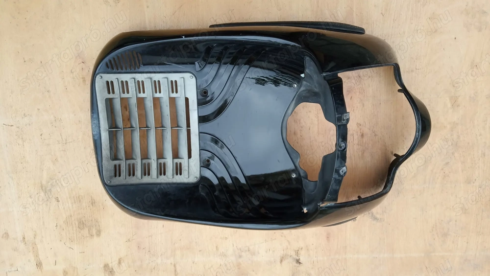 Aprilia Scarabeo 125 - 200 első idom fekete 2