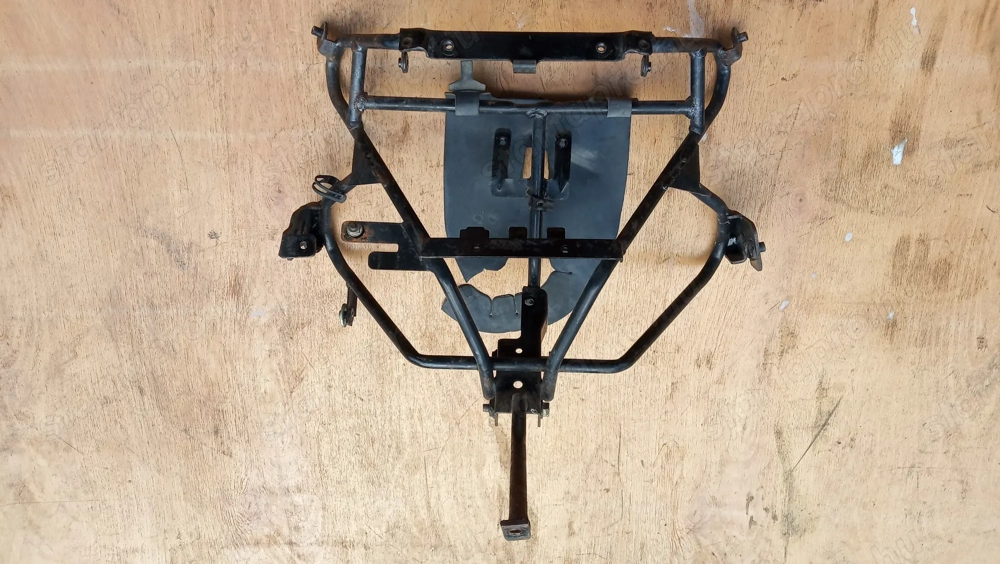 Kymco Grand Dink 125 - 150 első idomtartó konzol