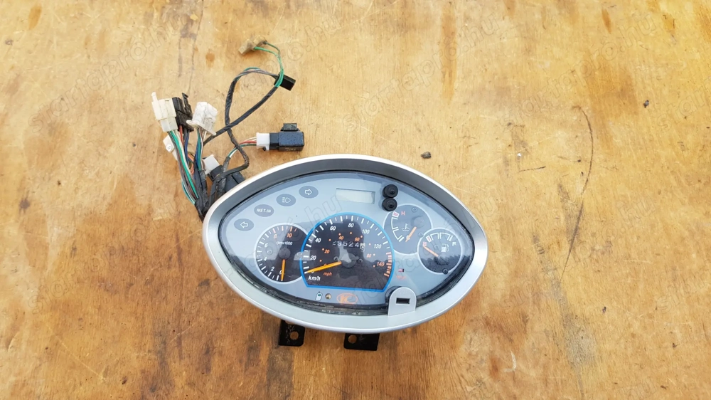 Kymco Grand Dink 125 - 150 km óra