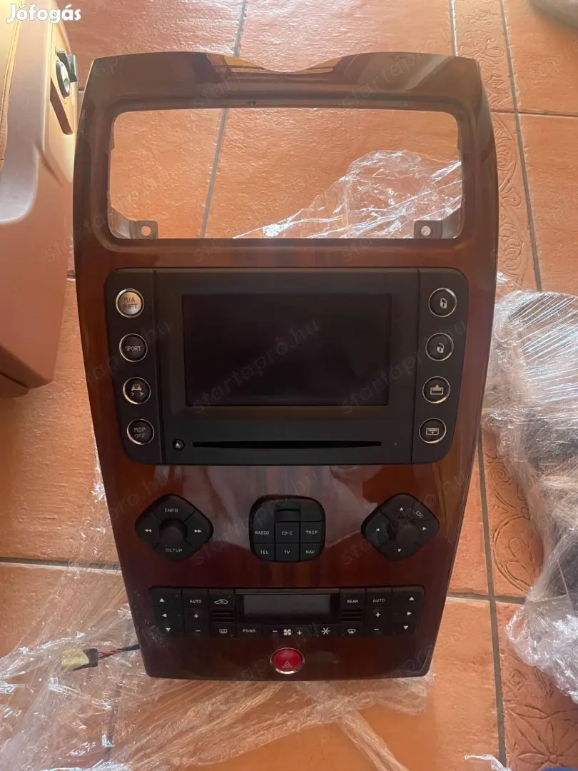 Maserati quattroporte M139 középső fejegység multimédia kijelző , gombsor fűtésvezérlő panel nincs m