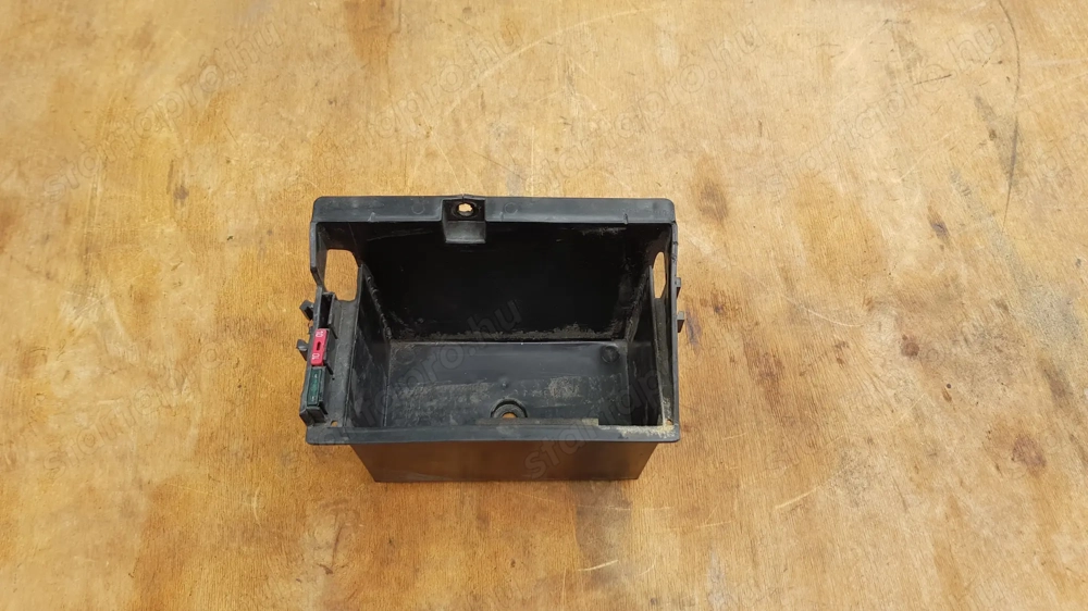 Kymco Grand Dink 250 akkumulátor tartó