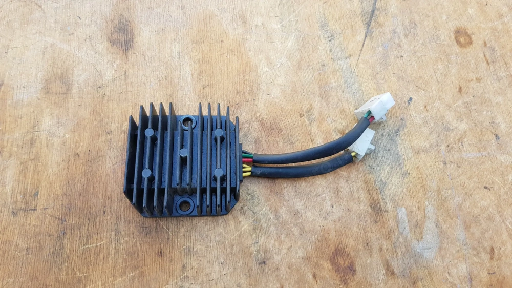 Kymco Grand Dink 250 feszültségszabályzó