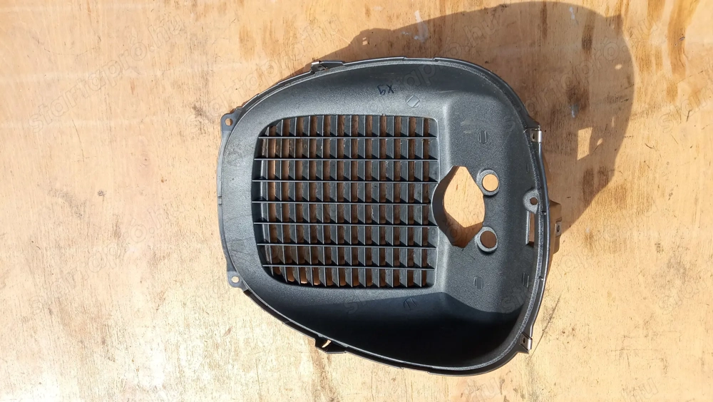 Piaggio X9 125 - 500 hűtő előtti idom