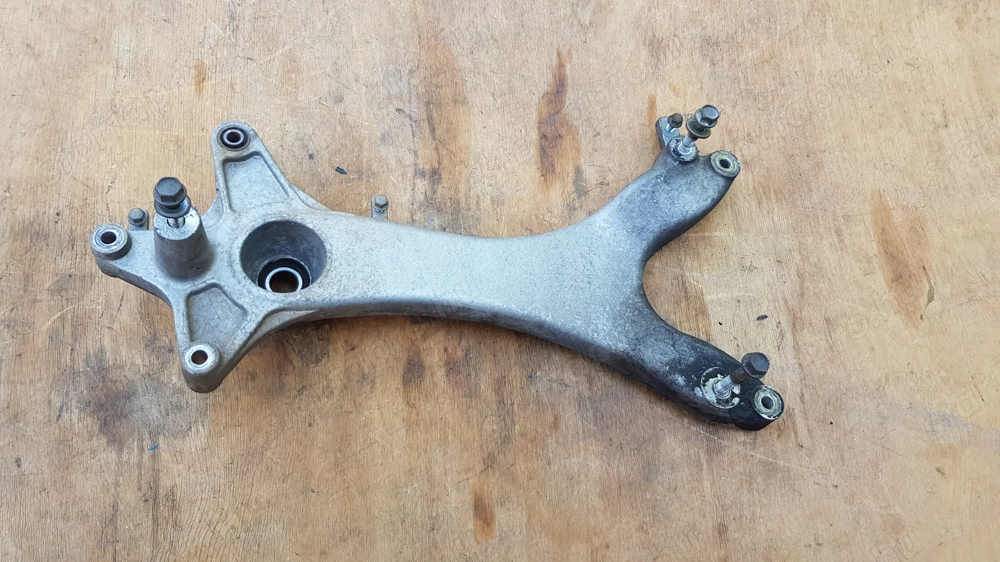 Kymco People S125 - 200 hátsó lengőkar