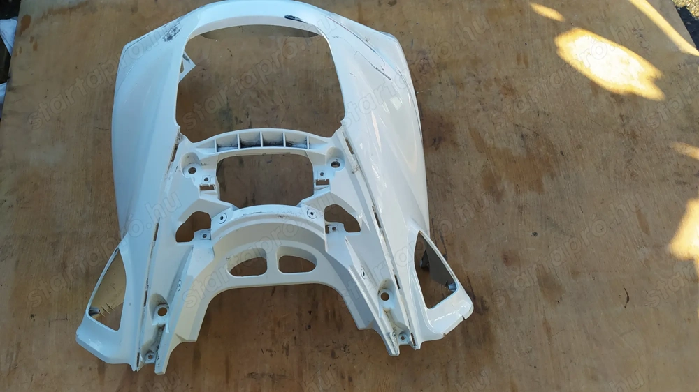 Yamaha Majesty DX 250 első idom fehér sérült