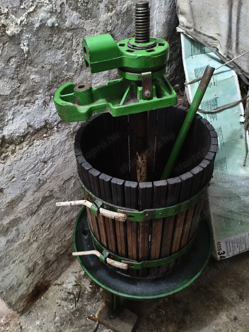  Nagy szőlőprés tartozékokkal