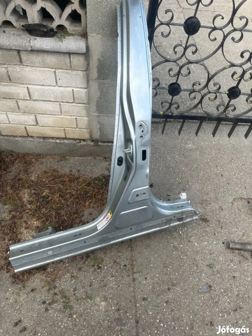 Toyota Avensis T27 küszöb lemez jobbos balos 2011-es telefonon érdeklődjön rövid 25.000.- hosszú 30.