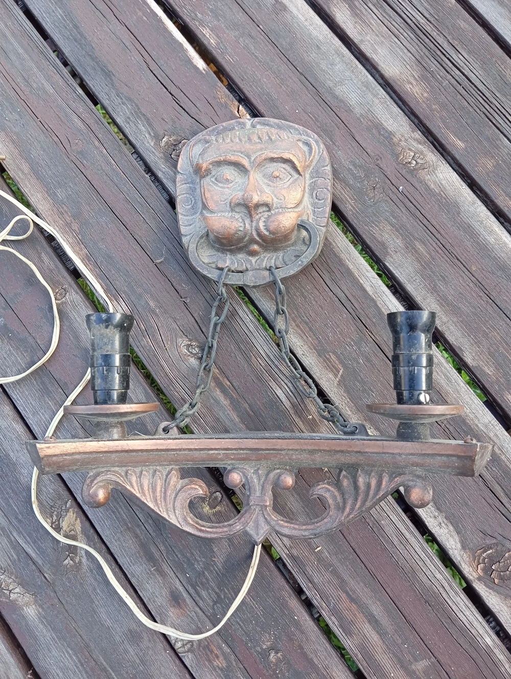 Oroszlán fej motívumos dísz lámpa eladó