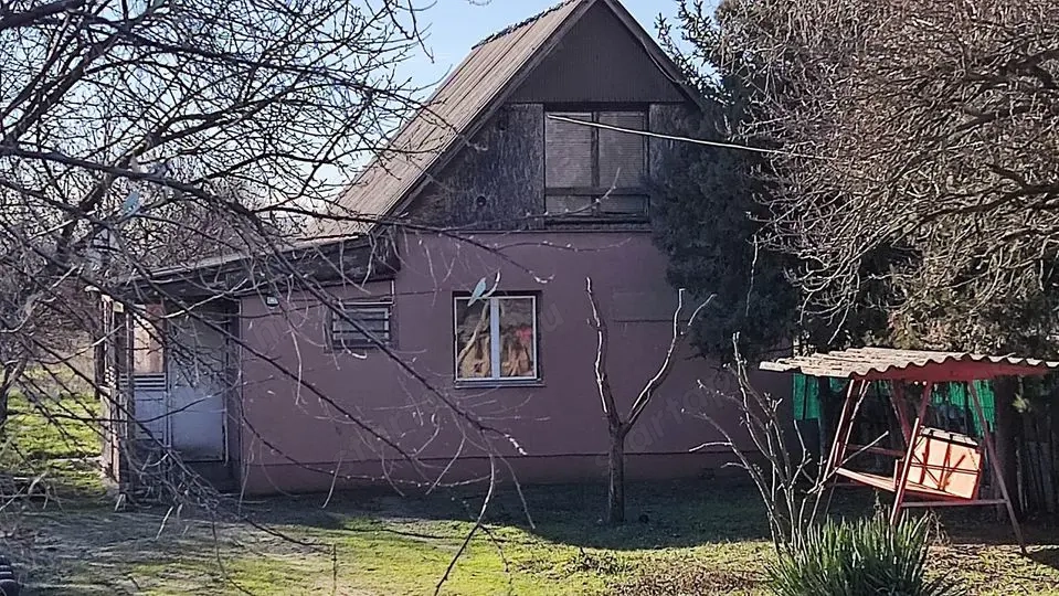 Pilisen tégla ház eladó nagy kerttel pincével 