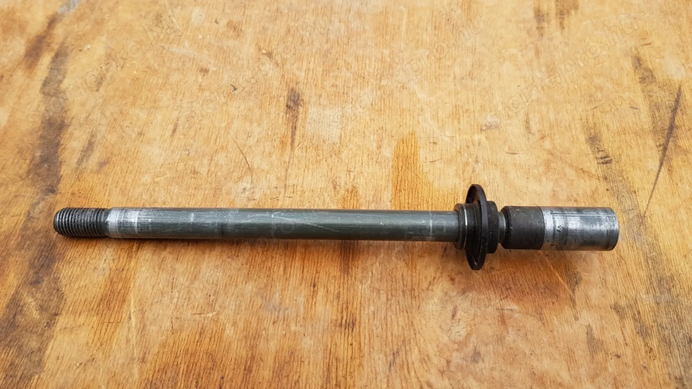 Yamaha Majesty 400 első keréktengely