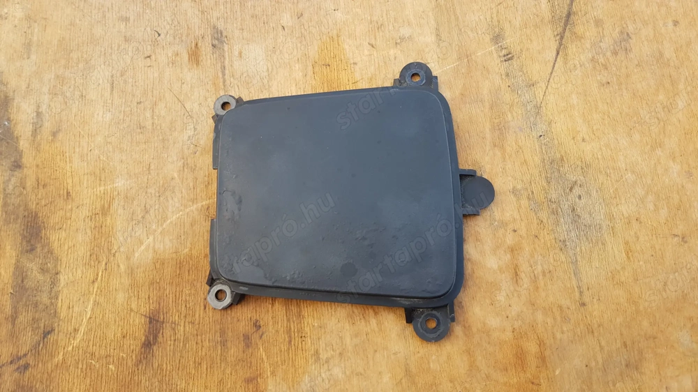 Suzuki Burgman 250 - 400 háttámla közép burkolat