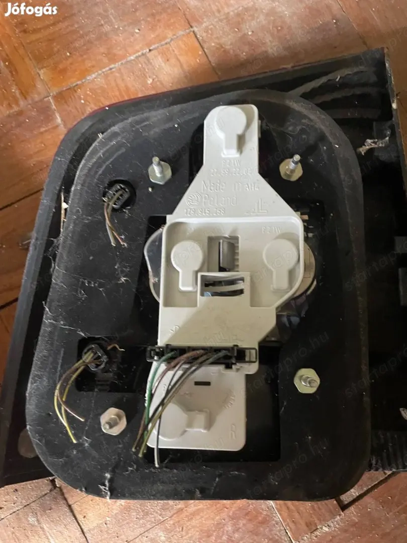 Skoda Octavia II hátsó jobbos lámpa foncsor kombi Búra sérült foncsor épp