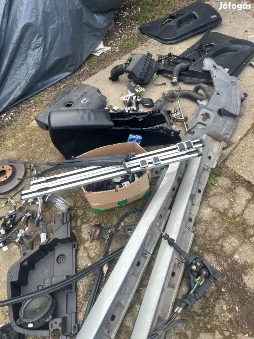 Toyota Avensis T27 D4D 2011-es balos rövid féltengely, váltókulissza, stb ami a képen szerepel 