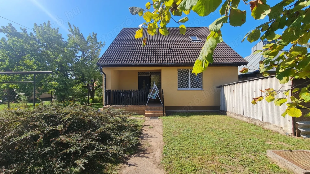 XVIII. Kerület kertvárosi részén 130 nm-es 5 szobás ház eladó 125 millióért!