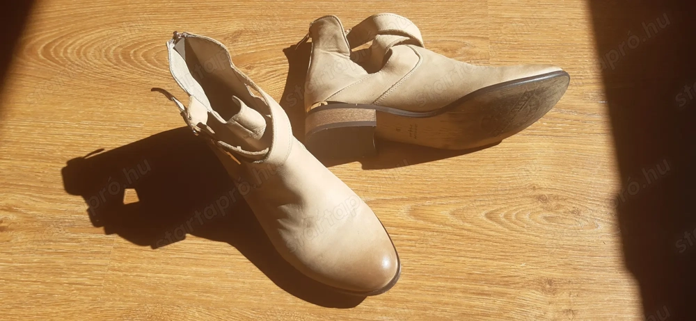 AKCIÓ! Olasz, bőrből készült, kényelmes bokacsizma eladó.