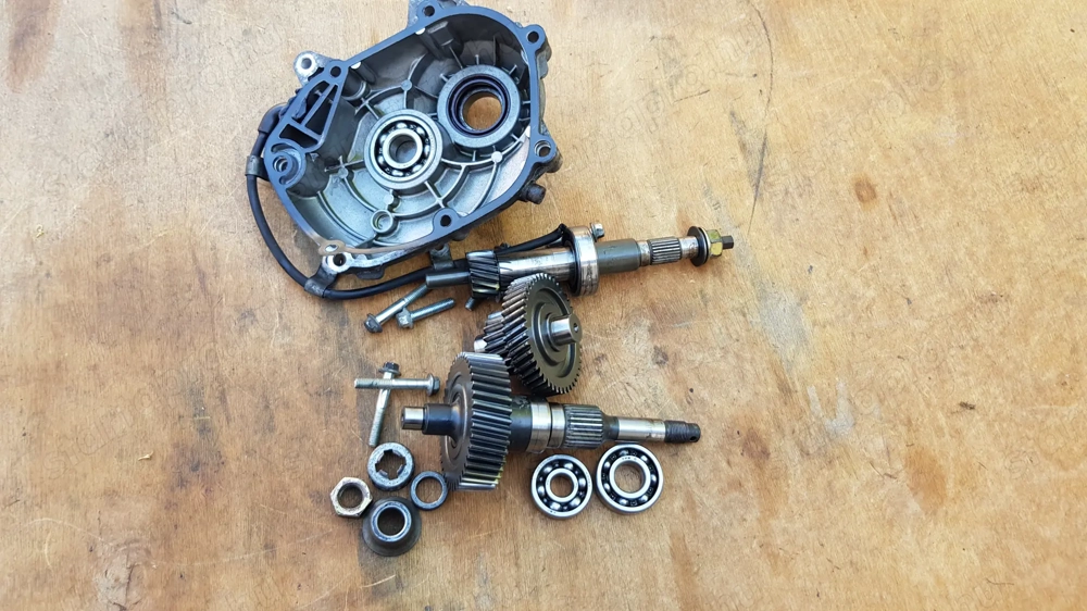 Aprilia Scarabeo Light 400 végáttétel