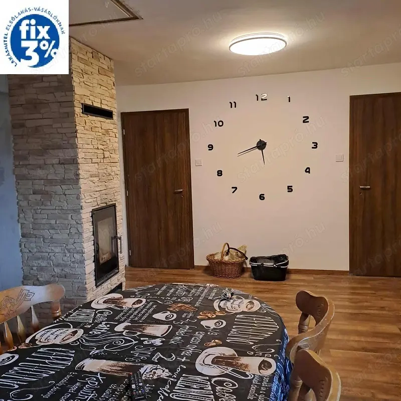  Monor központi részén 115 m2-es, teljesen felújított társasházi lakás 800 m2 saját telekrésszel