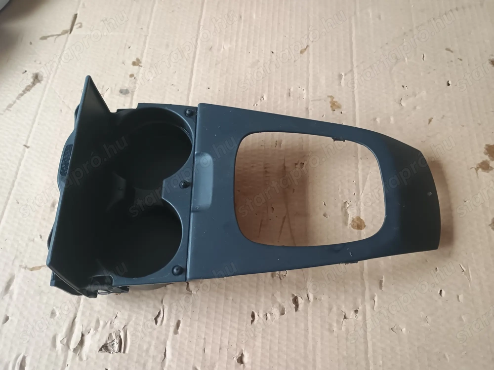 Mazda 323F pohártartó, váltó körüli burkolat B30D 64 341