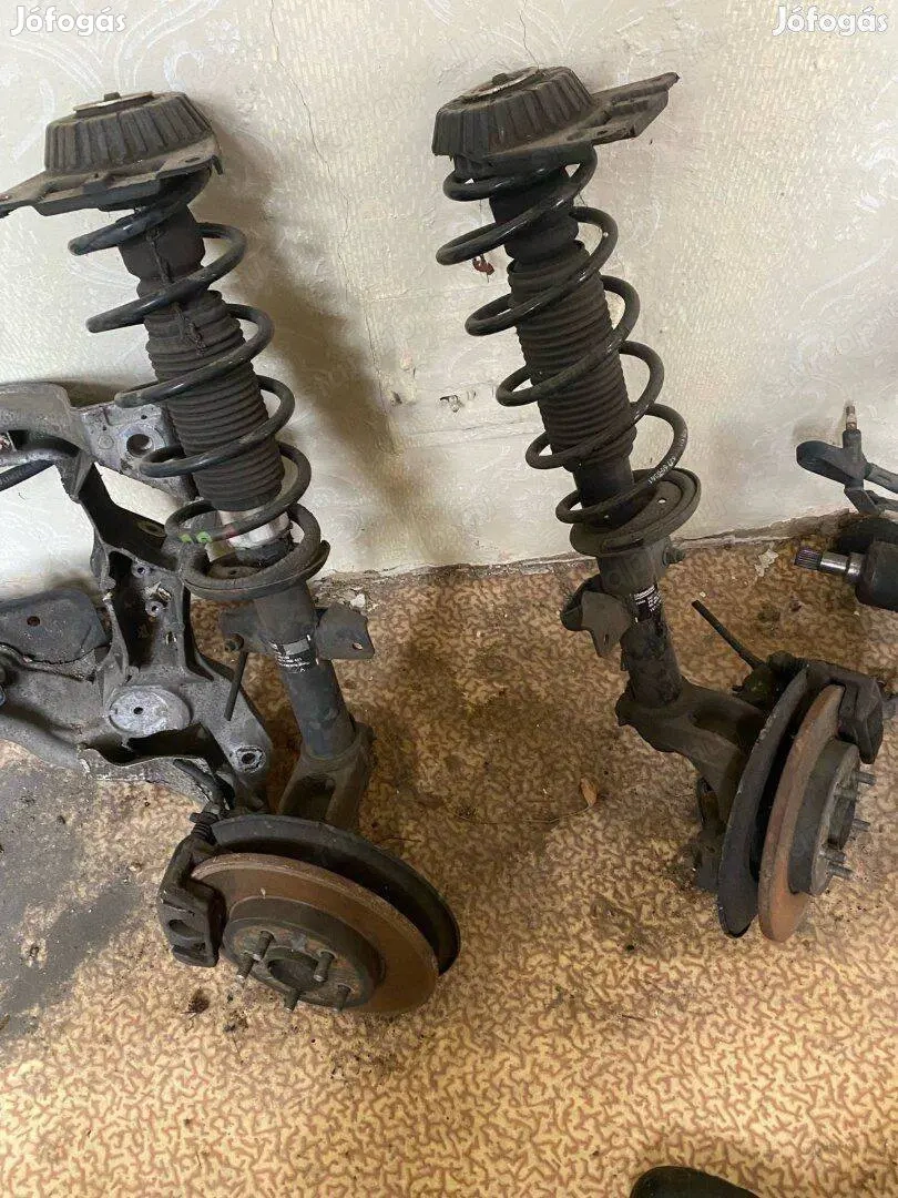 Ford Mondeo jobbos balos lengéscsillapító rugó féktárcsa betéttel stb 