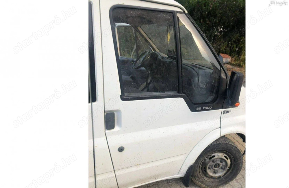 Ford Transit jobbos első ajtó kis hibával kizárólag telefonon érdeklődjön