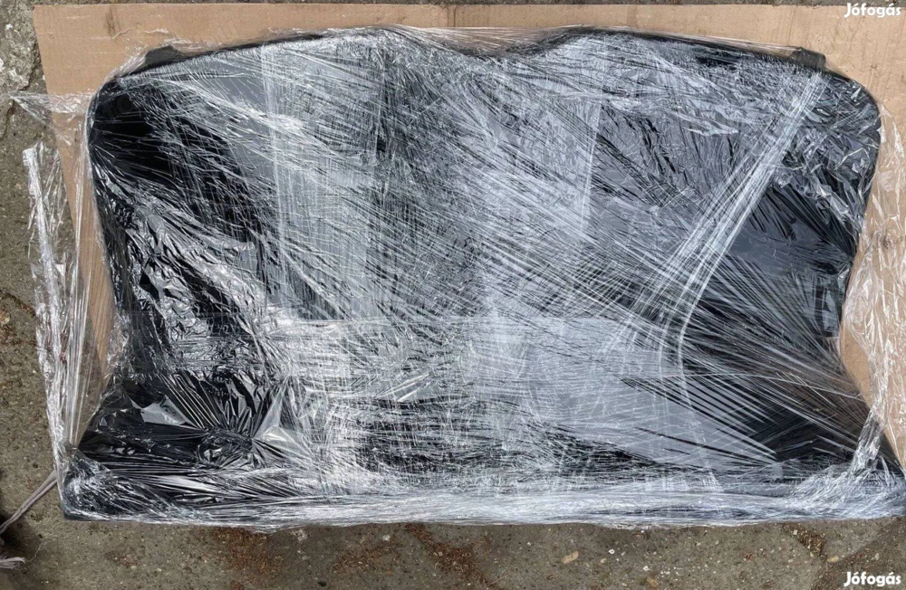 Skoda Superb III kalaptartó fekete hibátlan állapotban postázom