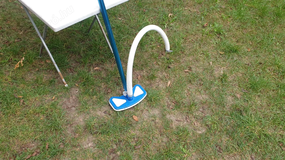 Medence porszívó - tisztító cső és kefe eladó