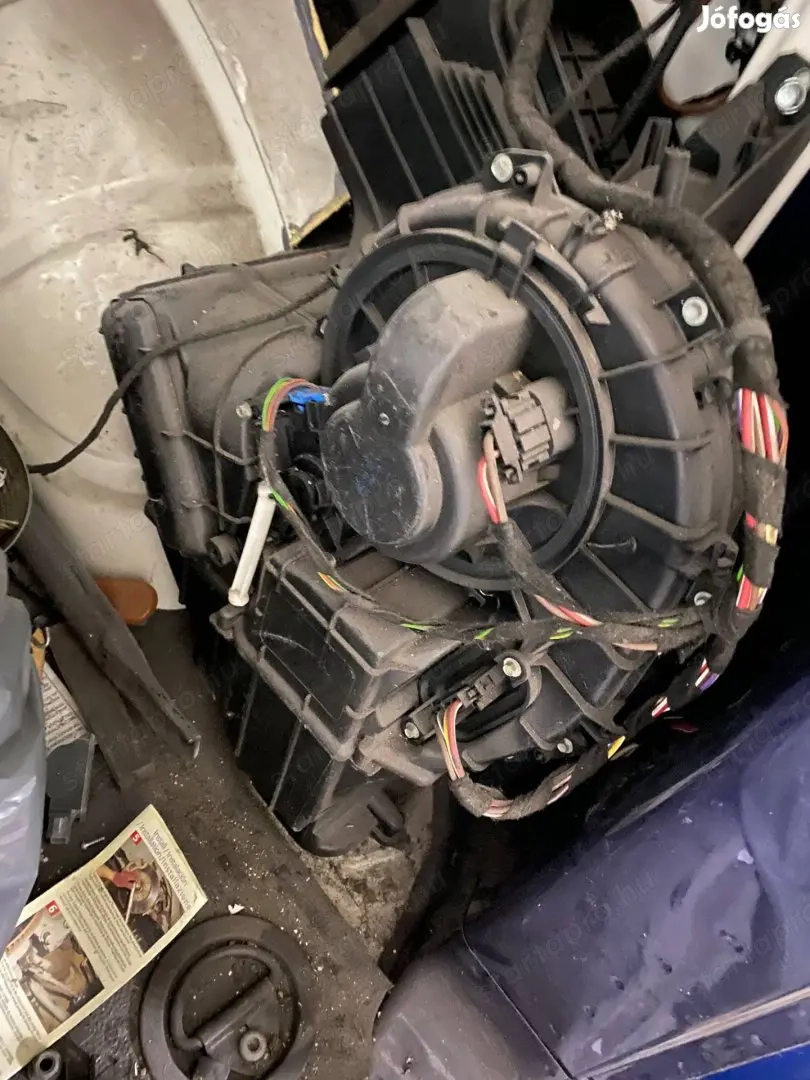 Volkswagen Transporter T5 hátsó kiegészítő fűtés hátsó fűtés box 