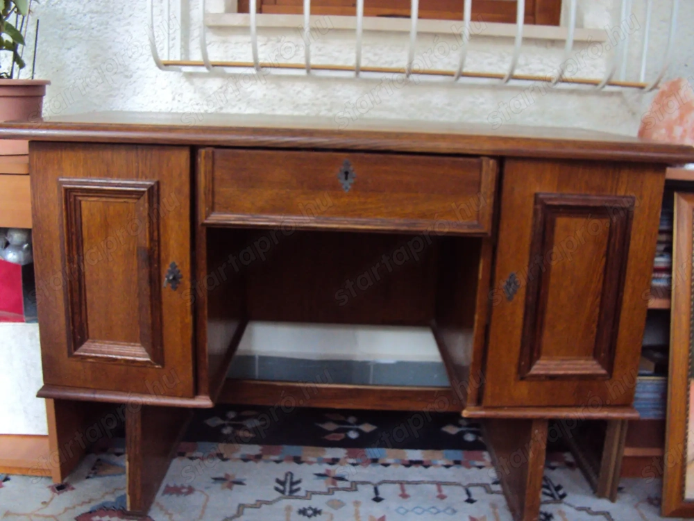 Eladó - diószinű koloniál íróasztal