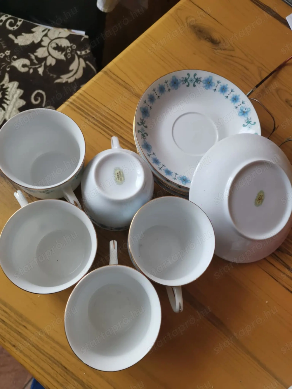 Eladó.Porcelánok komáromban.