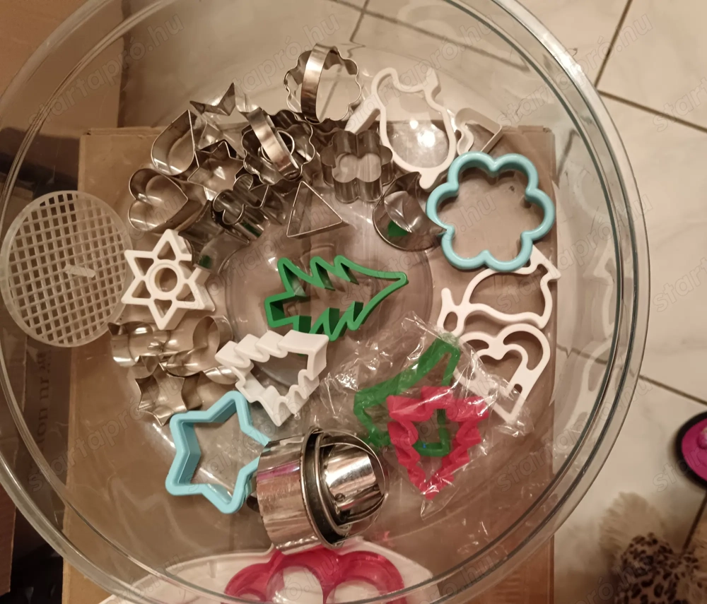 Tortatartó + süteménykiszúrók