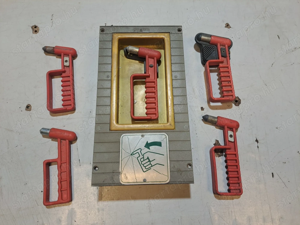 Eladó busz valószínűleg Ikarus üvegtörő kalapácsok   kalapács