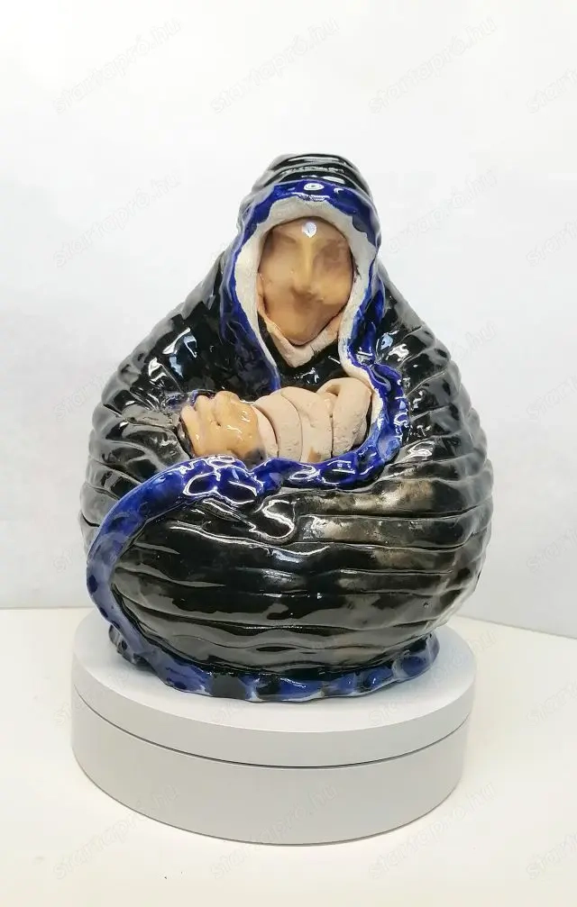 Madonna, ölében Jézuskával mázas kerámia szobor, egyedi műtárgy
