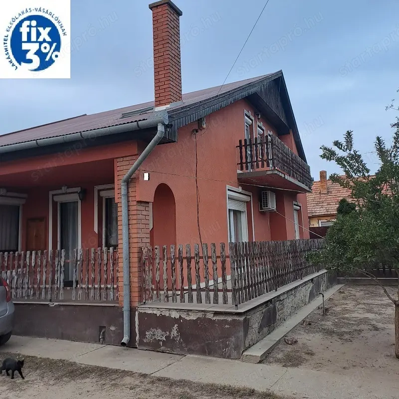 Monoron 4 szoba+nappalis, jó állapotú családi ház 700 m2-es telekkel