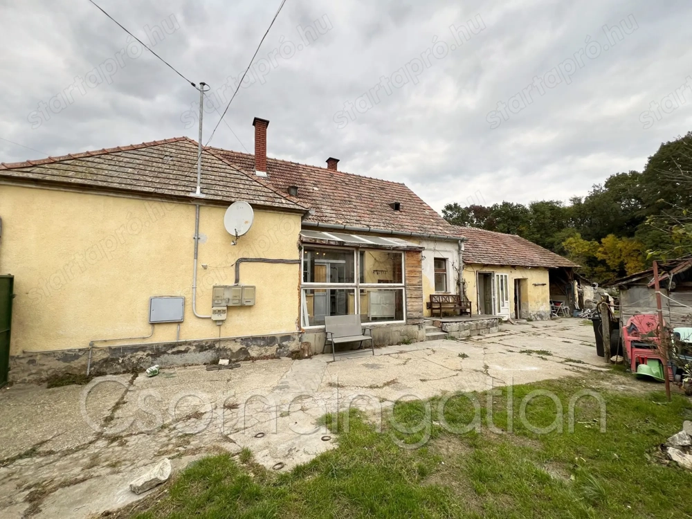 Szany - gázfűtéses 2 szoba nappalis ház eladó