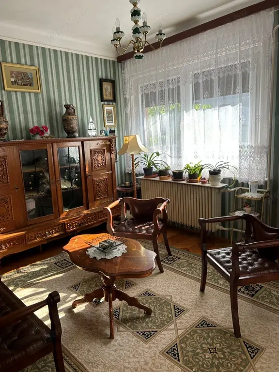 Vácon kertes két szintes családi ház eladó