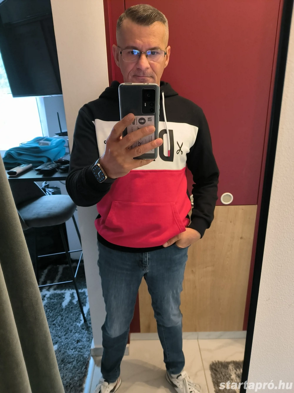 Szeretetehes, törődesre  s figyelemre vágyó nő szeretője lenn k