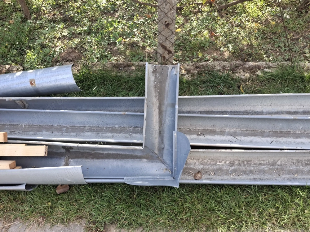 Jó állapotú  40fm ereszcsatorna eladó