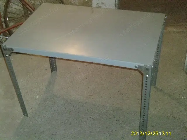 SALGO  asztal,  pécs