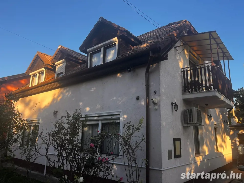 Eladó 3 lakásos családi ház nagy saroktelken, (Alsórákoson XIV. kerület)