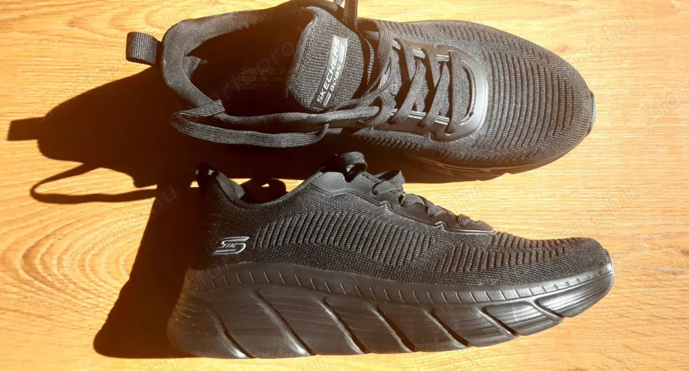 AKCIÓ! ÚJ! SKECHERS kényelmes, memóriahabos sportcipő, eladó.