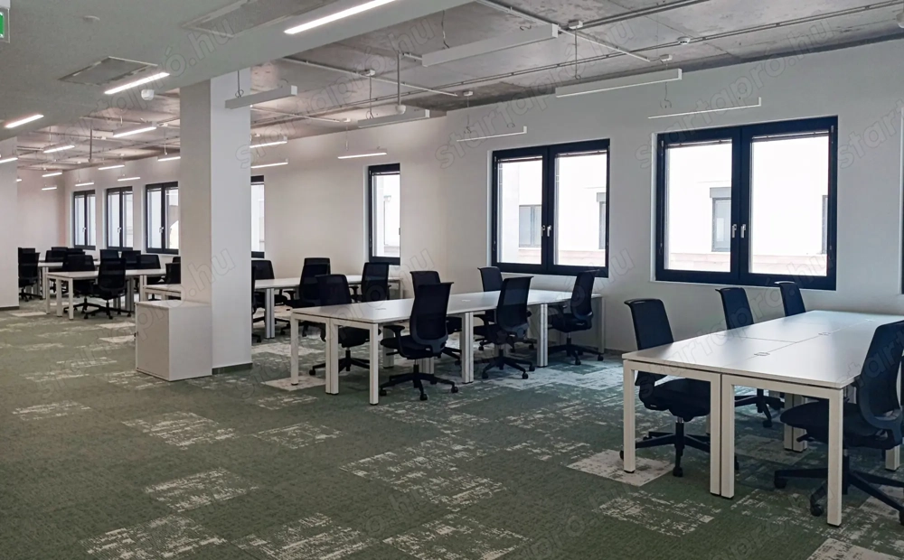 Privát irodahelyiség 15 fő számára