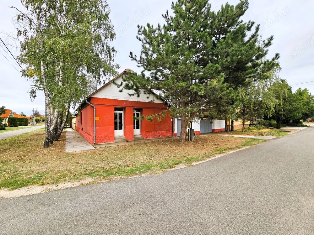 Tompa központi részén üzlethelyiségek eladók!