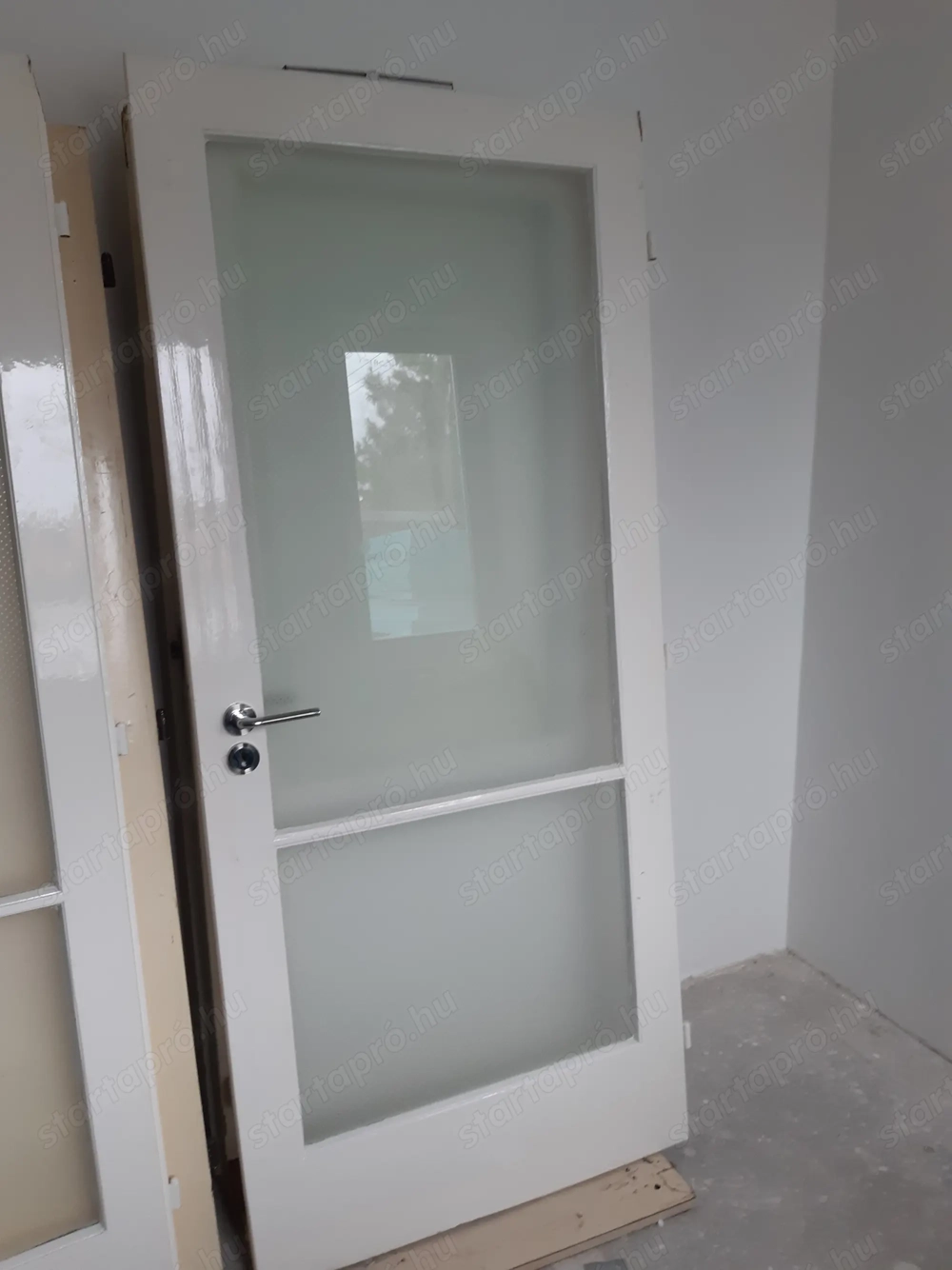 Beltéri ajtólap 87x198,5cm üveges falcos jobbos zárral kilinccsel