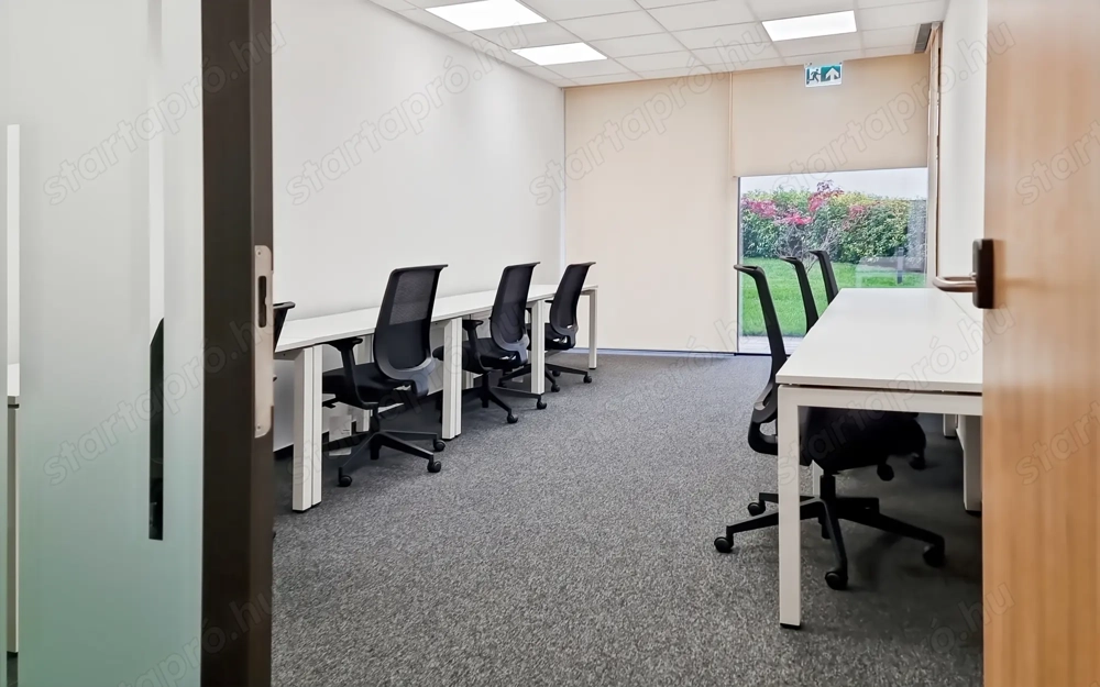 Privát irodahelyiség 15 fő számára