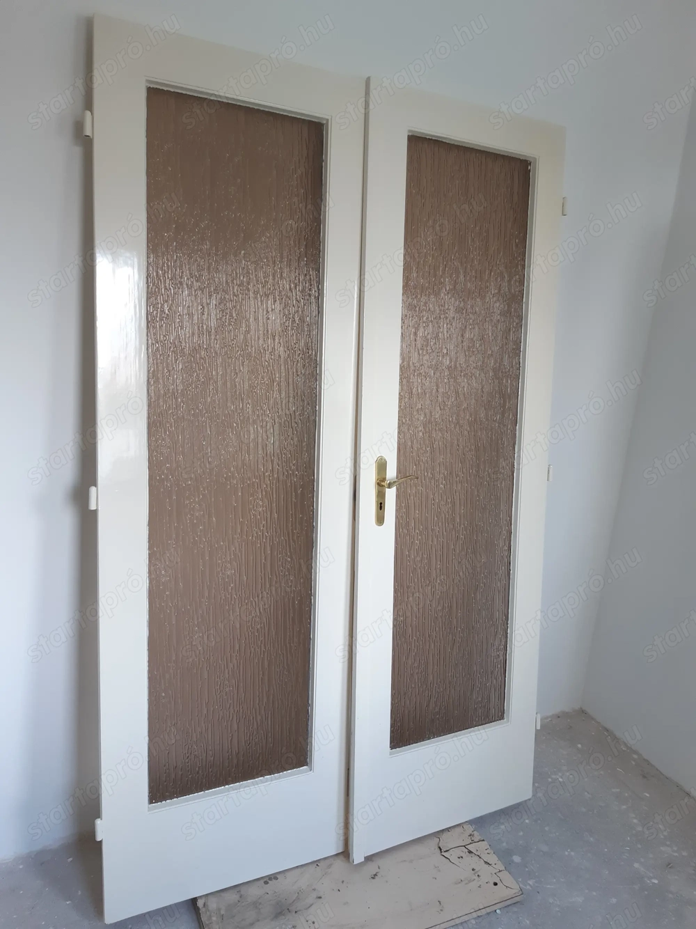 Beltéri ajtólap kétszárnyú 63x201cm üveges falcos jobbos