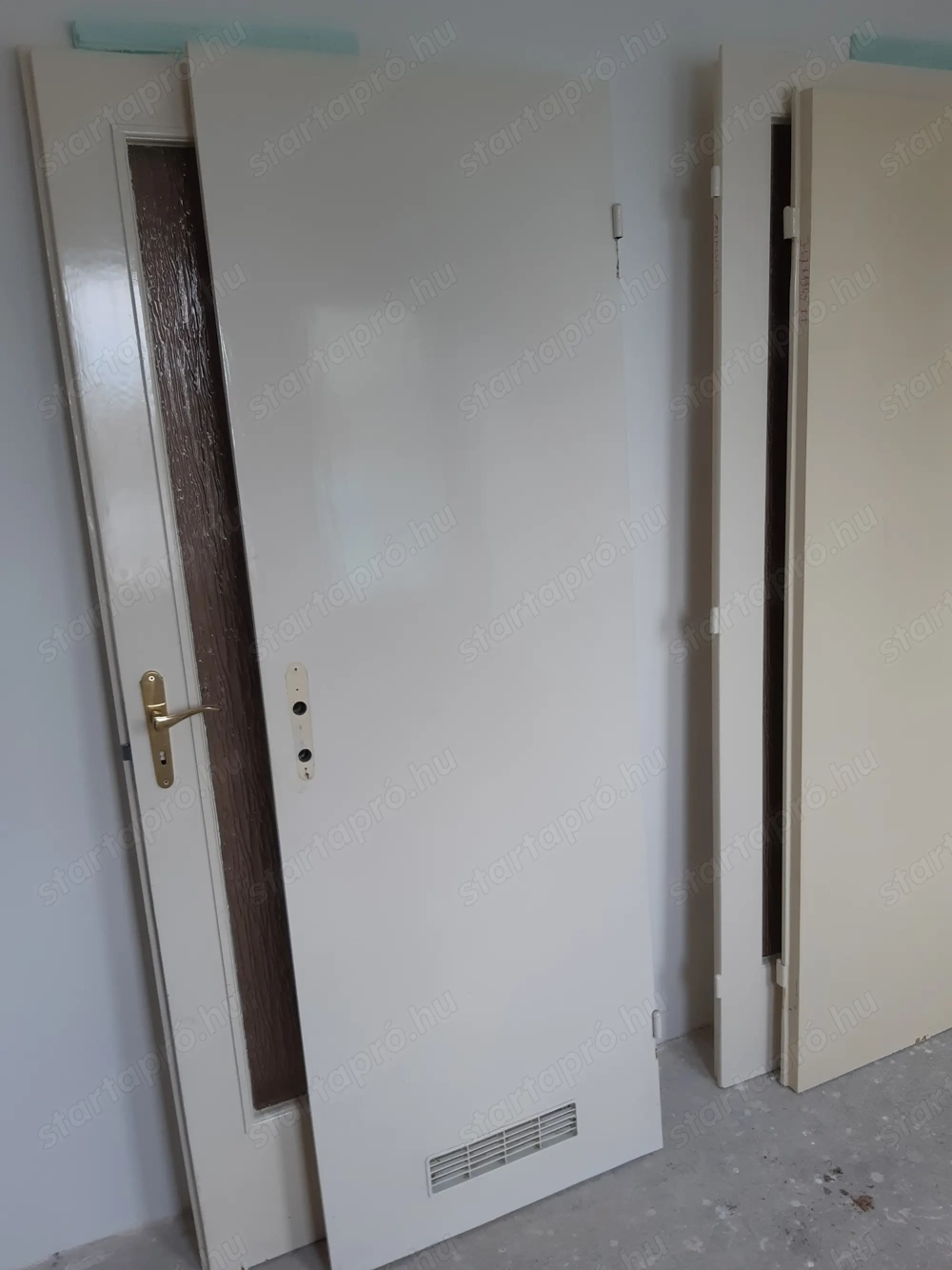 Beltéri ajtólap 66,5x195,5cm teli falcos jobbos szellőzős