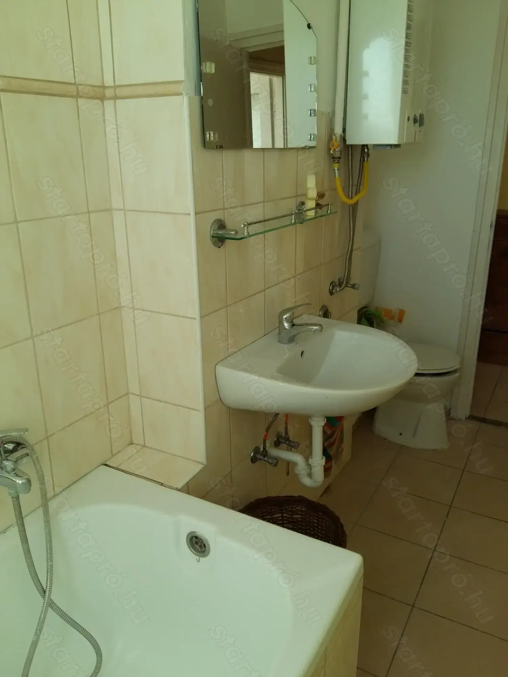 Strandra néző napos,világos kétszobás lakás