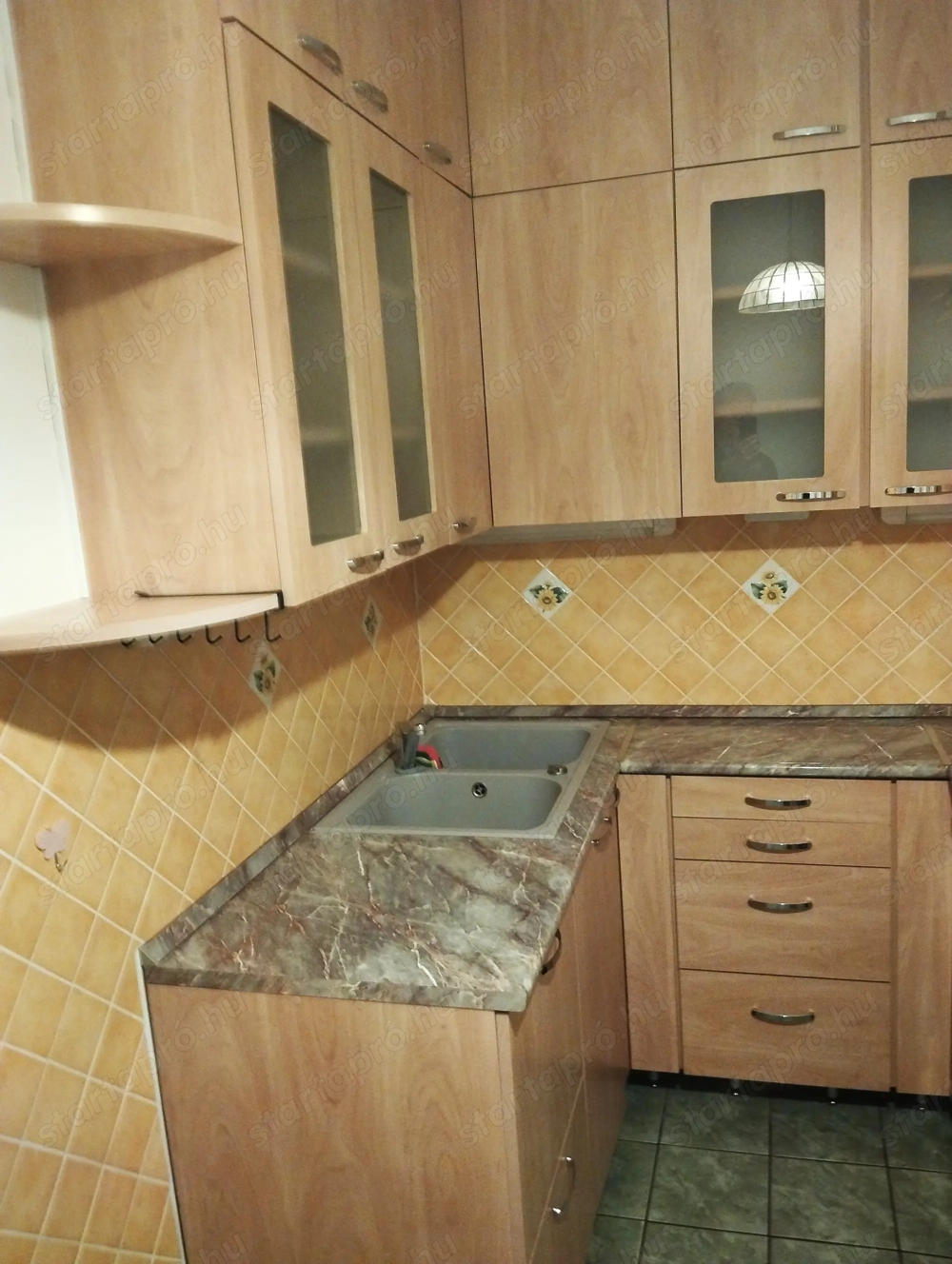 Csanádi Imre téren 3 emeleten felújított szép állapotú lakás