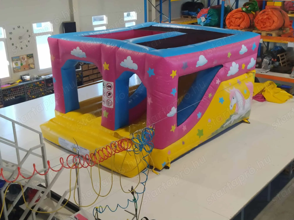 Eladó Unikornis Csúszdás Ugráló